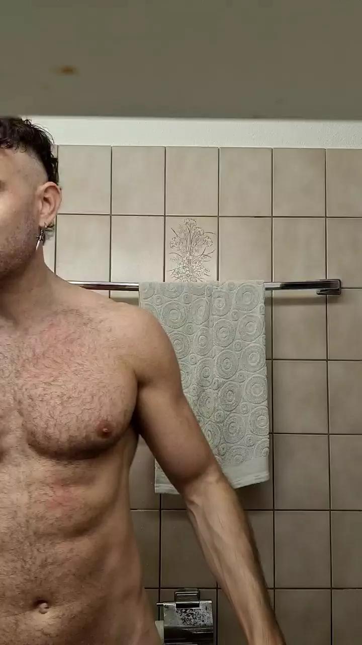 ALPHA_HUNK on Cam4 