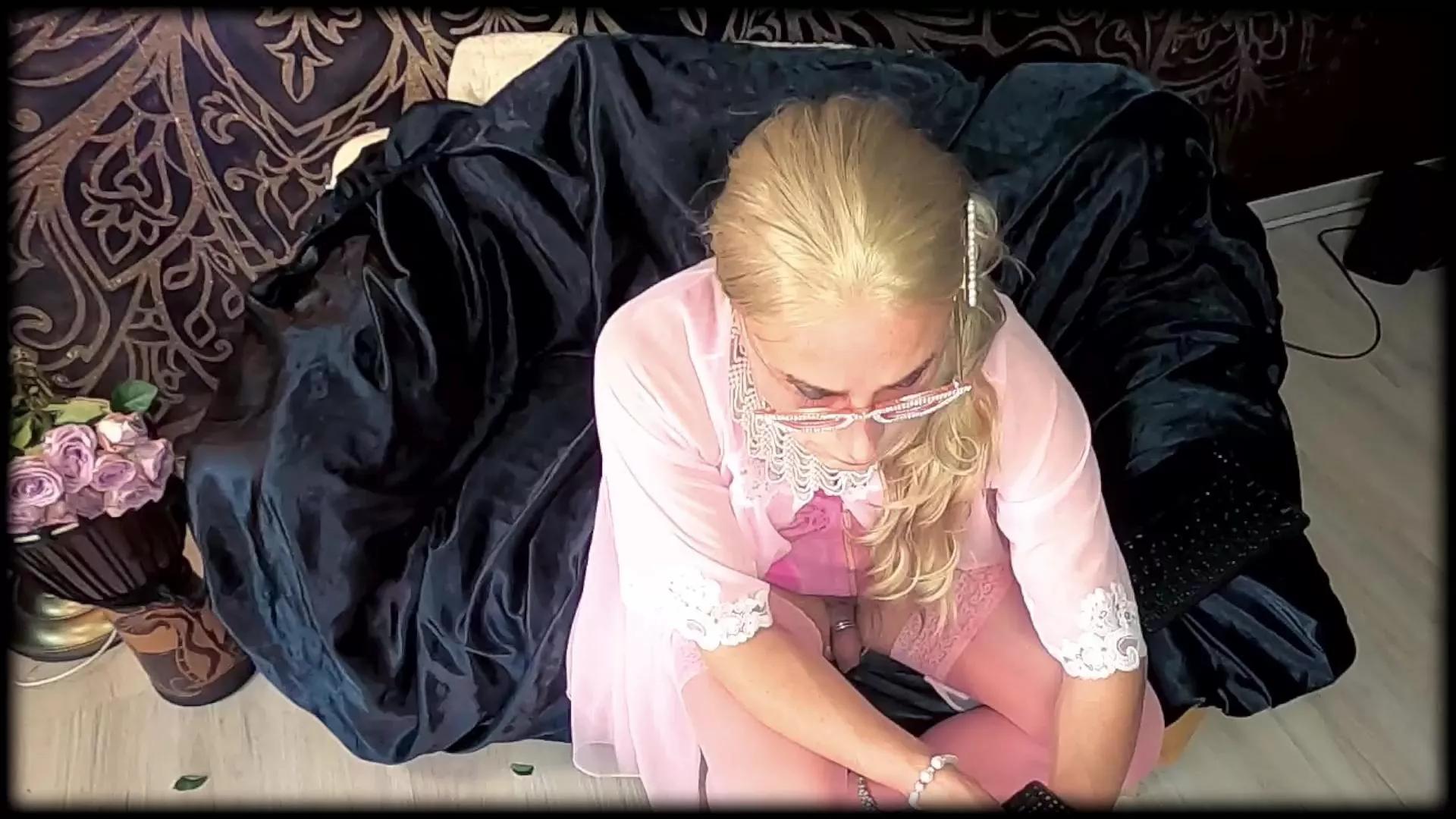 Anazone1 on Cam4 