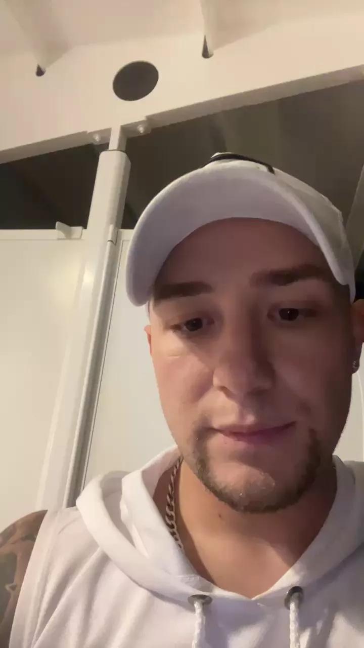 Andrew_wallker on Cam4 