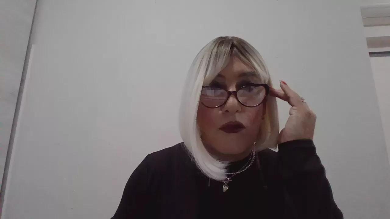 AnnaTravhot on Cam4 