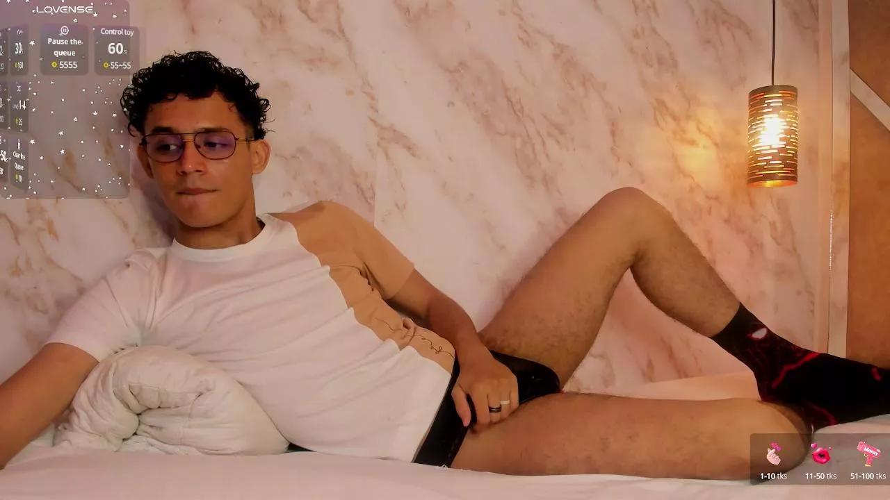AxelFoul_ on Cam4 