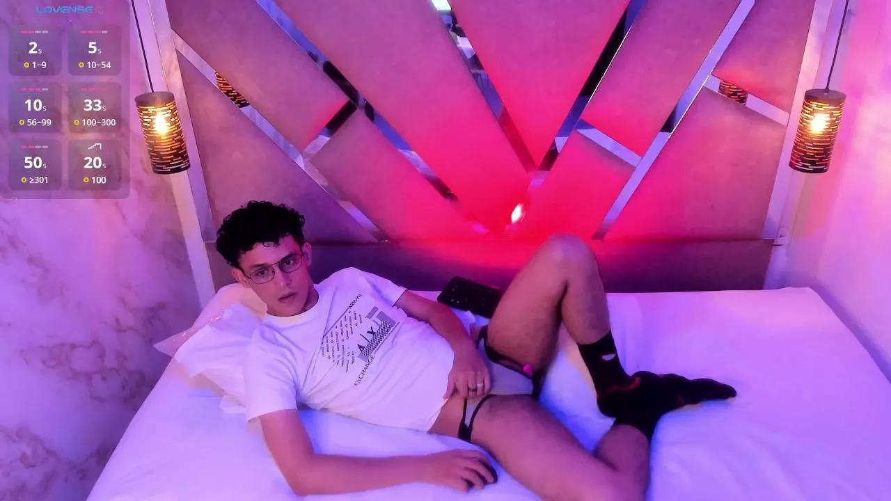 AxelFoul_ on Cam4 