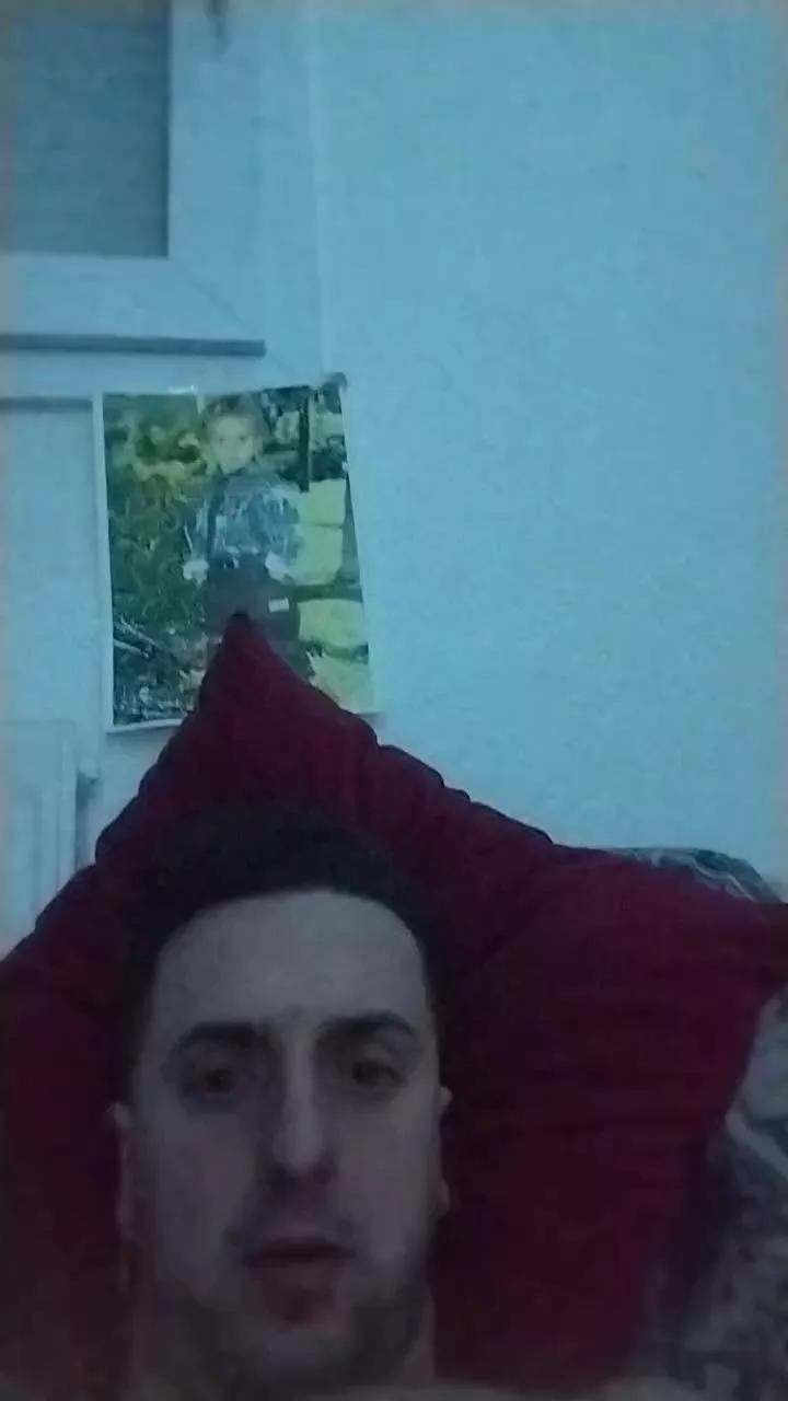 Bambite38 on Cam4 