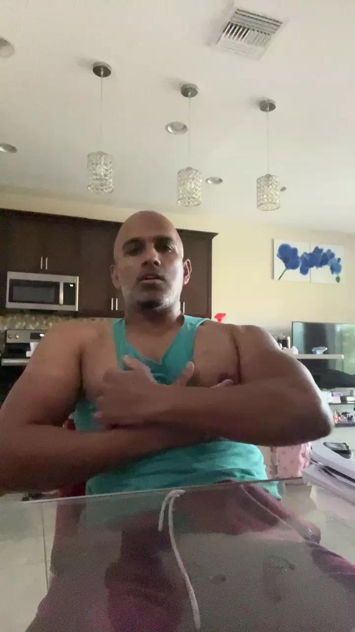 Beachmusclefit on Cam4 