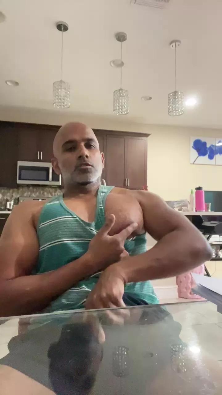 Beachmusclefit on Cam4 