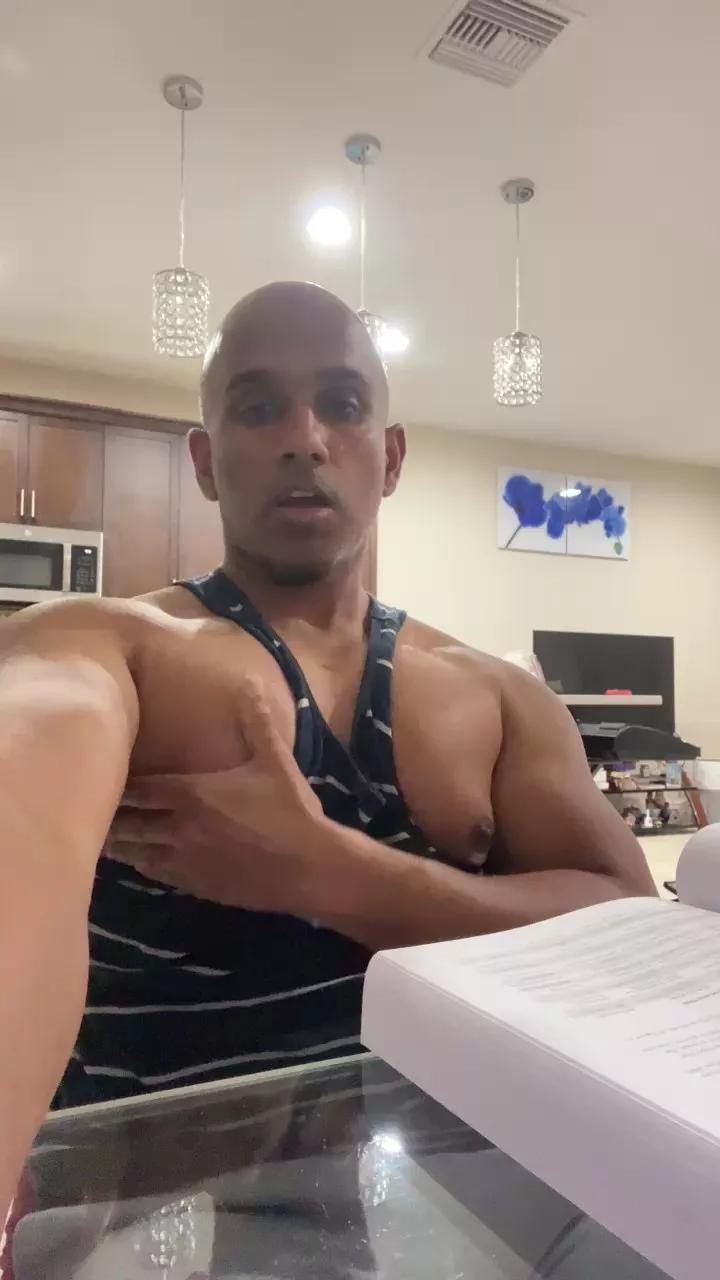 Beachmusclefit on Cam4 