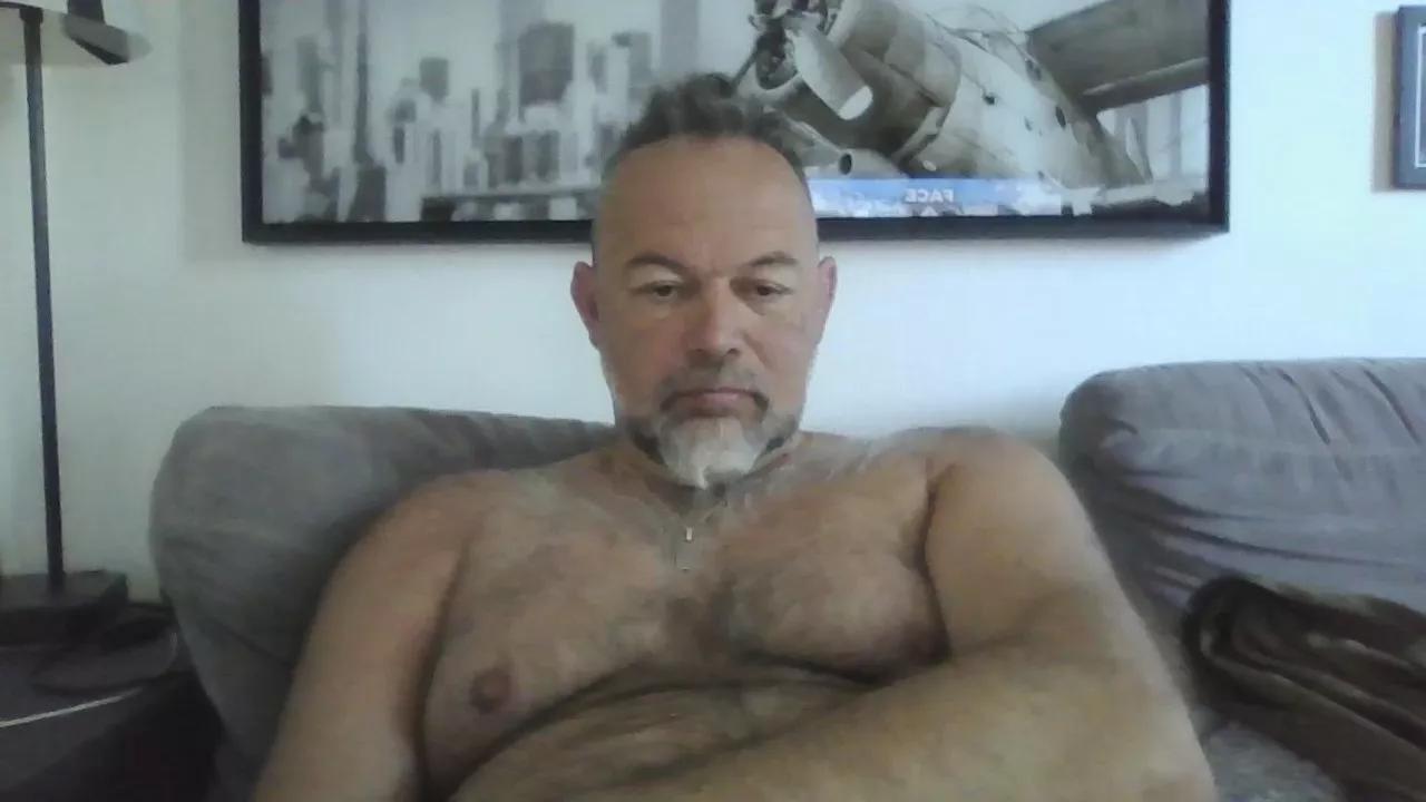 bear70s on Cam4 