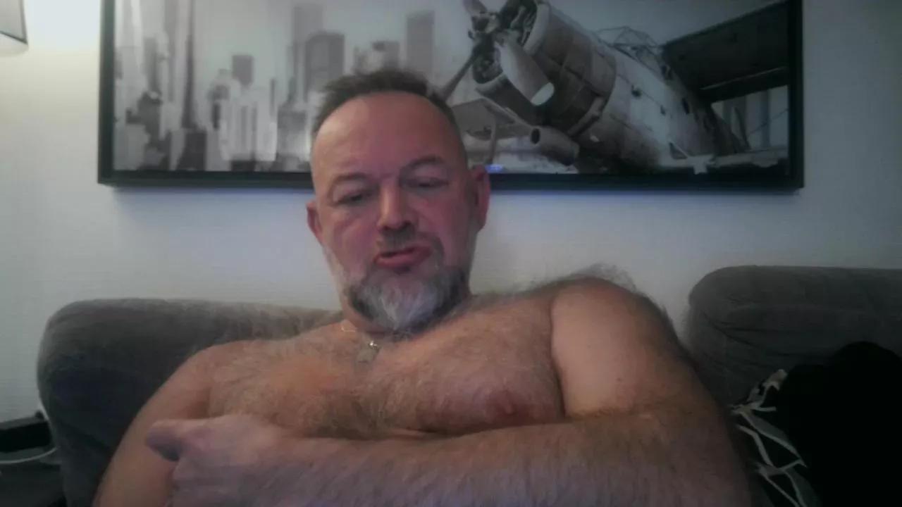 bear70s on Cam4 