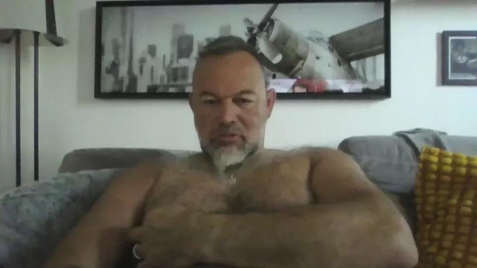 bear70s on Cam4 