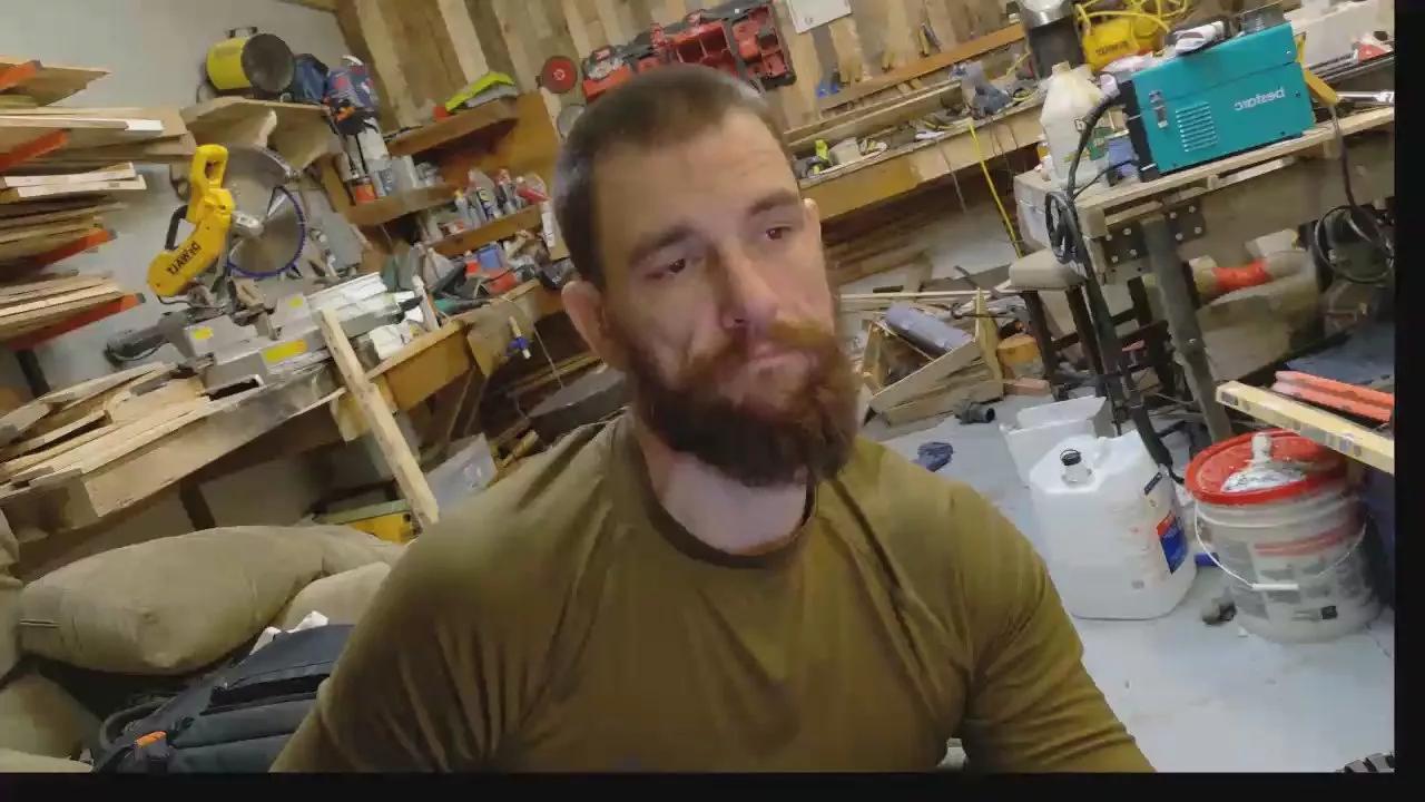 Beardedveteran on Cam4 