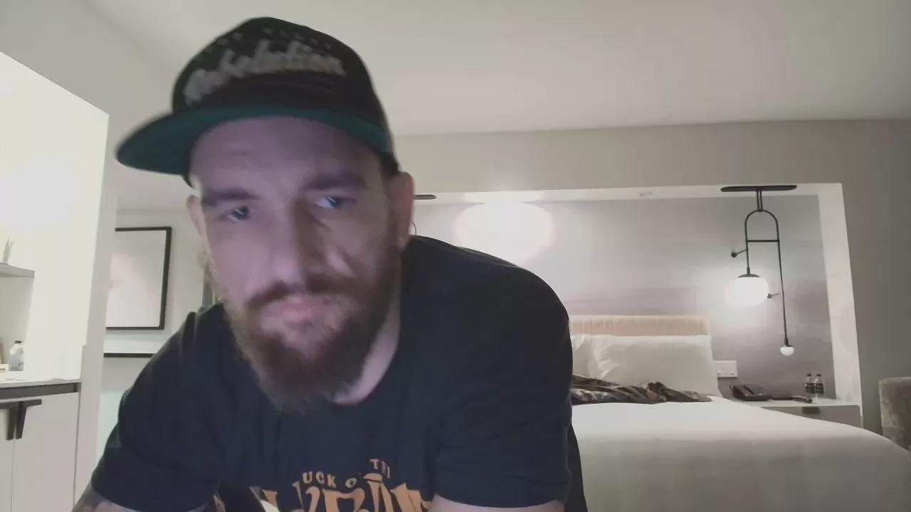 Beardedveteran on Cam4 