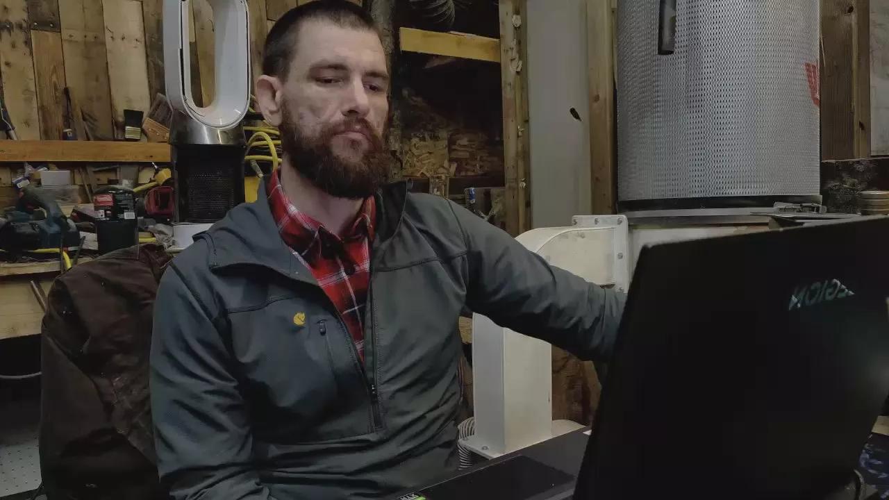 Beardedveteran on Cam4 