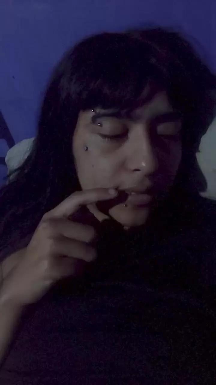 Bebecam2002 on Cam4 
