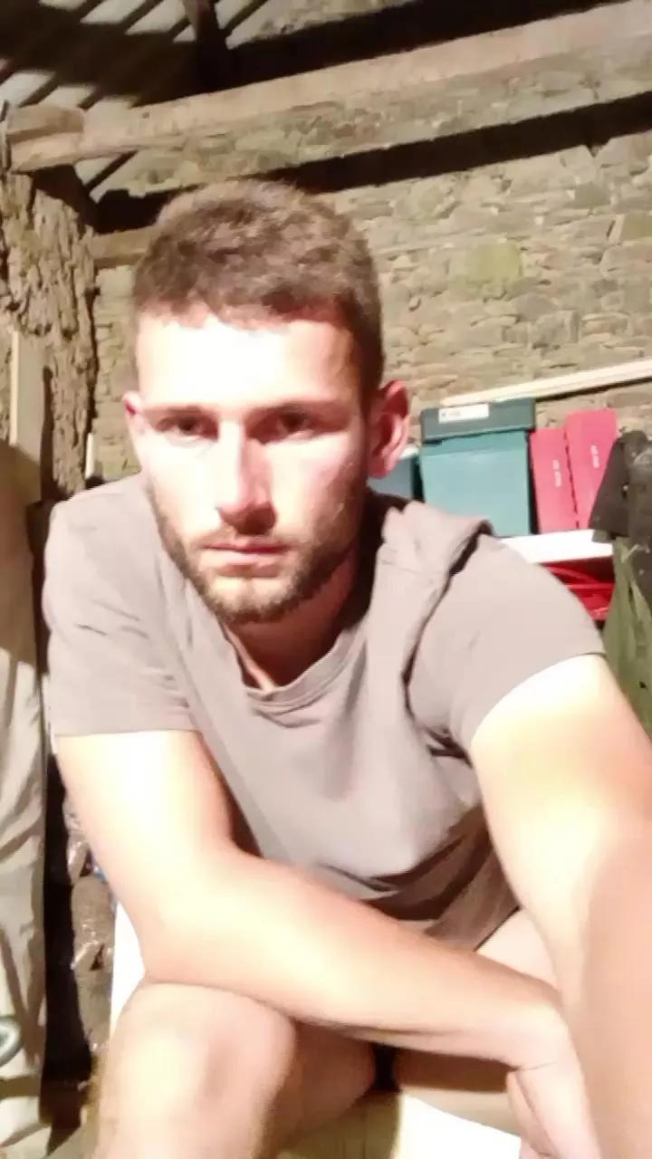 Benitoushow on Cam4 