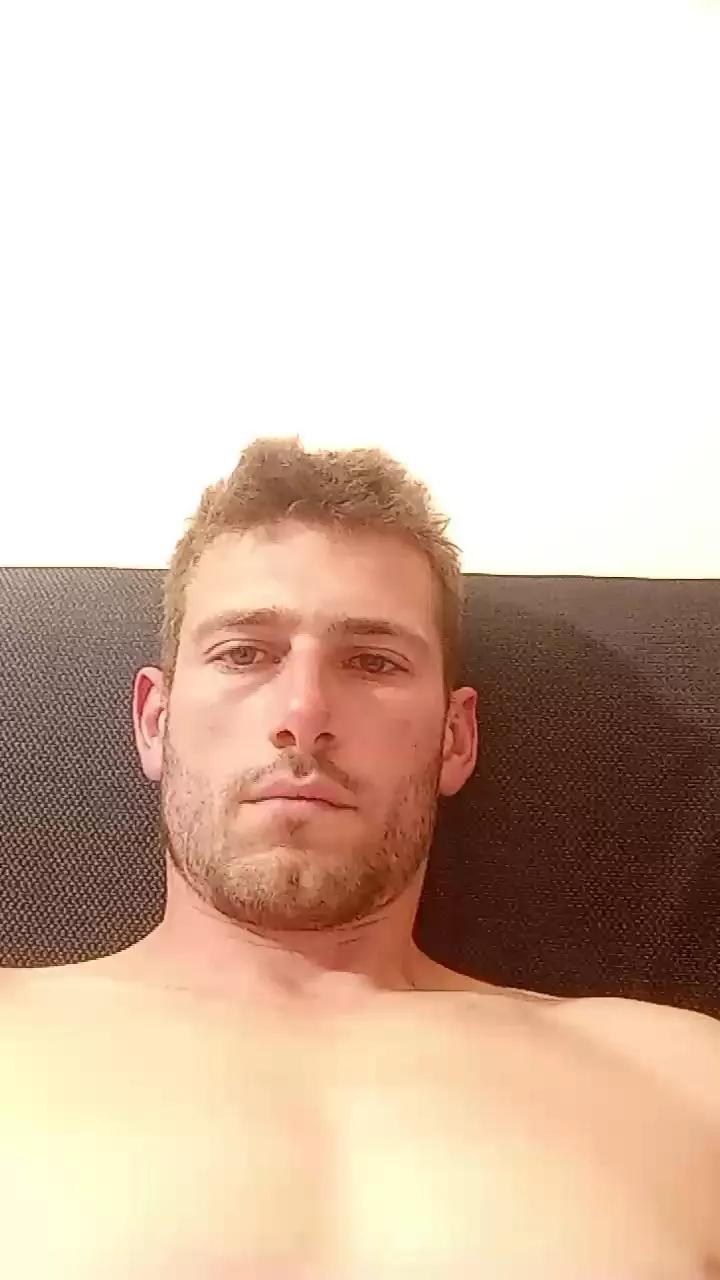 Benitoushow on Cam4 