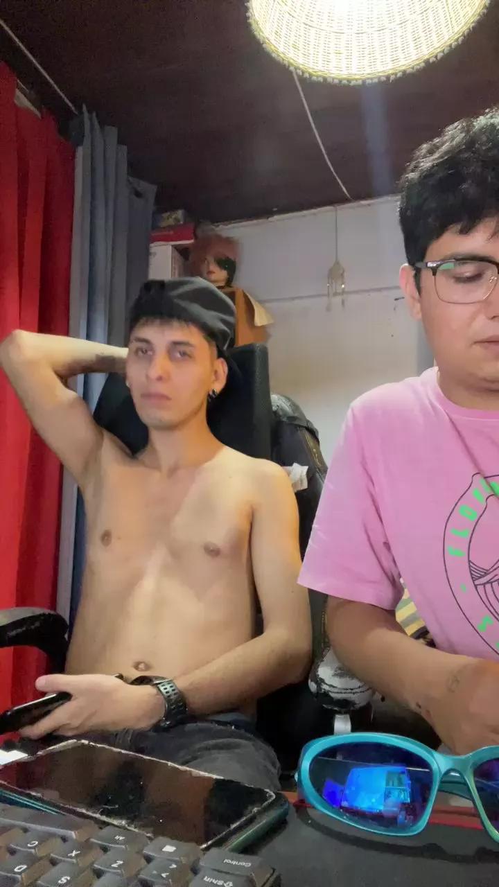 Benjitaaaaaa1 on Cam4 