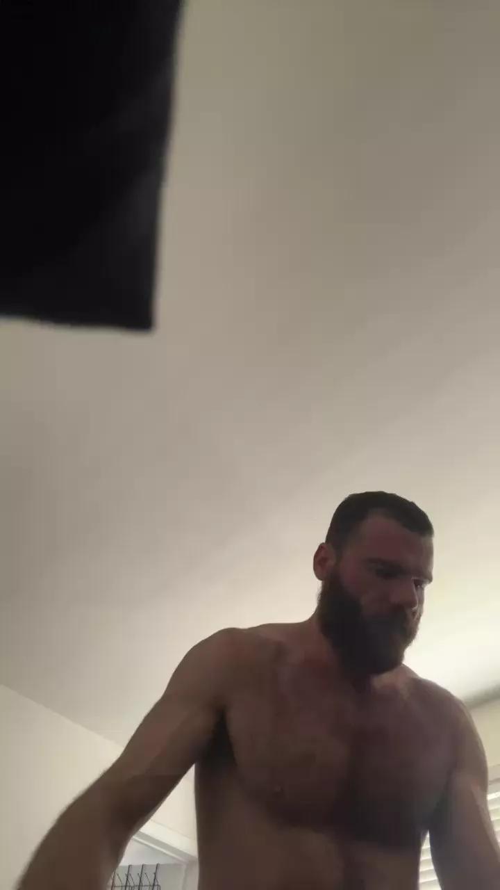 Bighairytopping on Cam4 