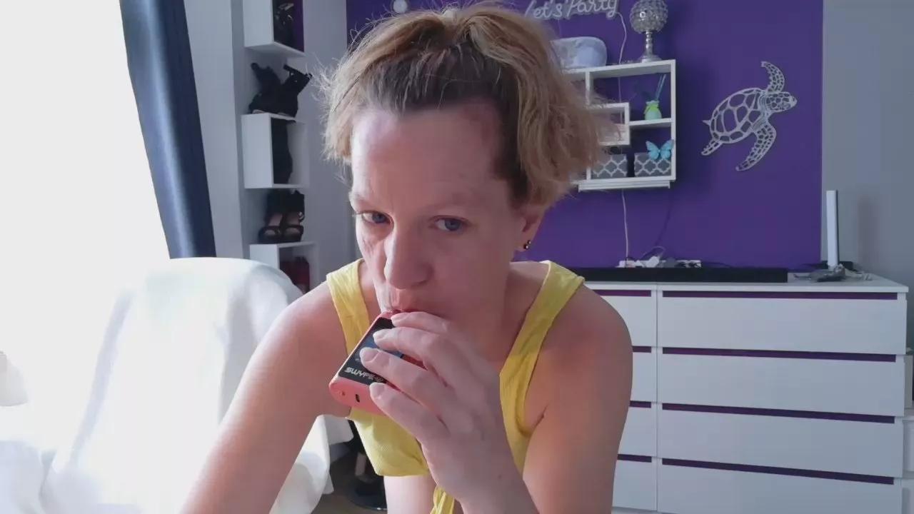 BlueEye_Girl on Cam4 