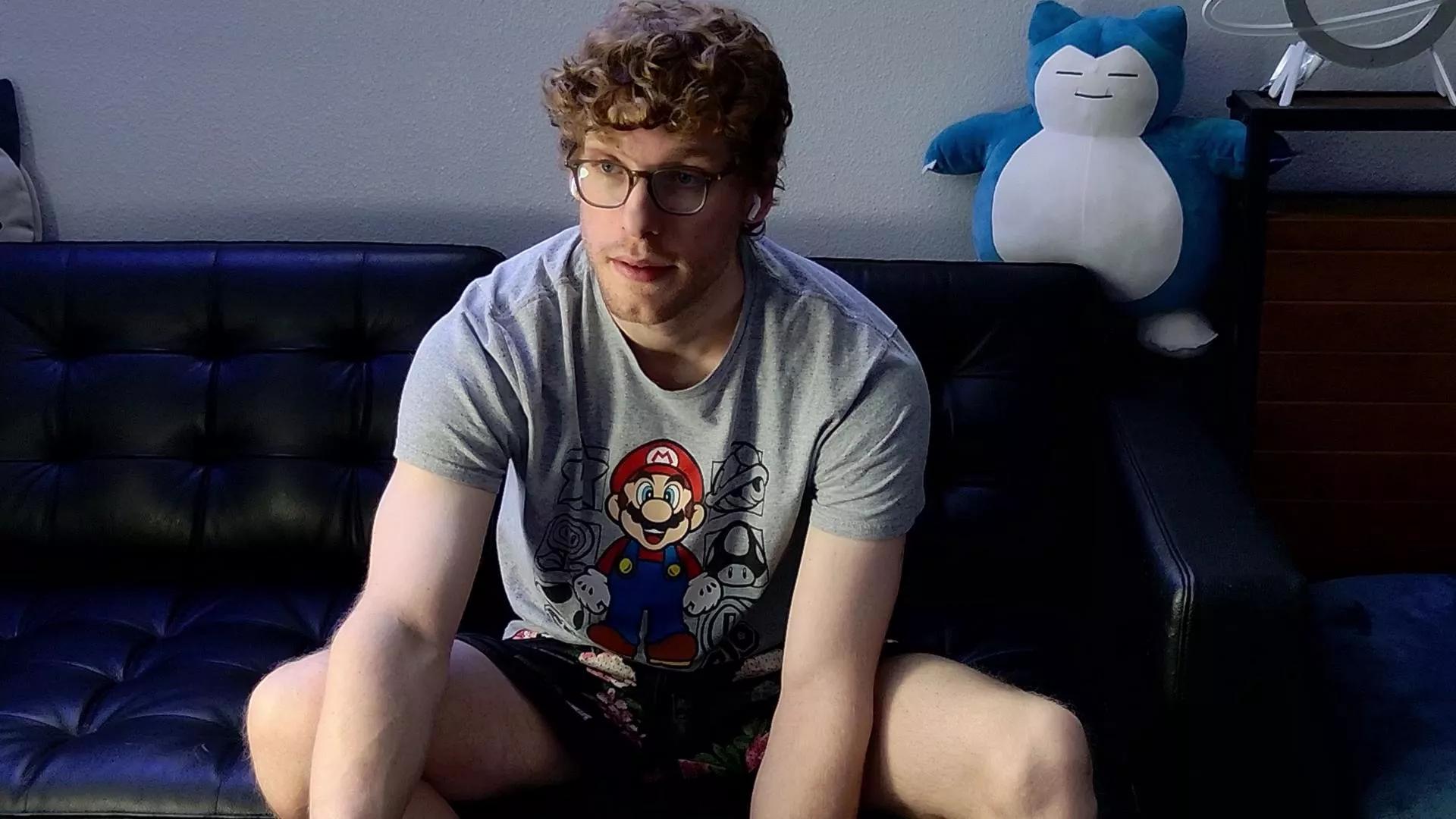 BlueEyedTallGuy on Cam4 