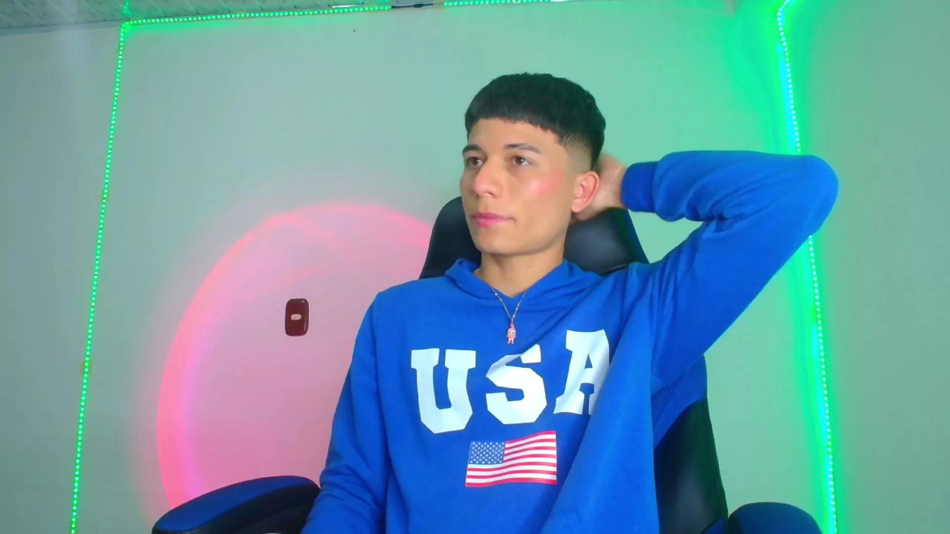 bryam_hot_19 on Cam4 