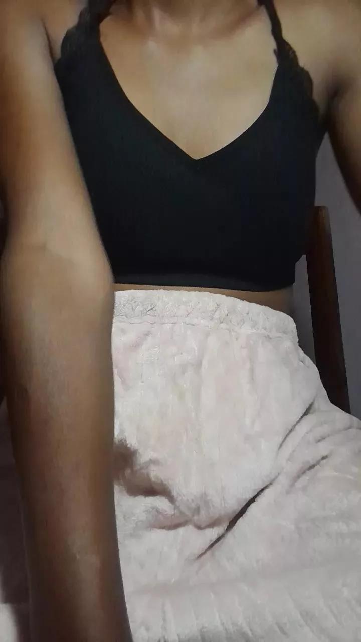 Carinahot02 on Cam4 