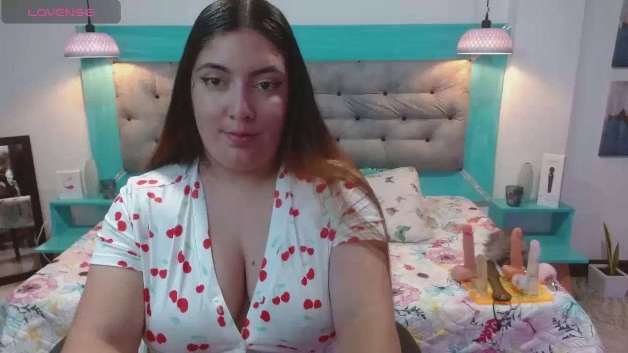 Carolain89 on Cam4 