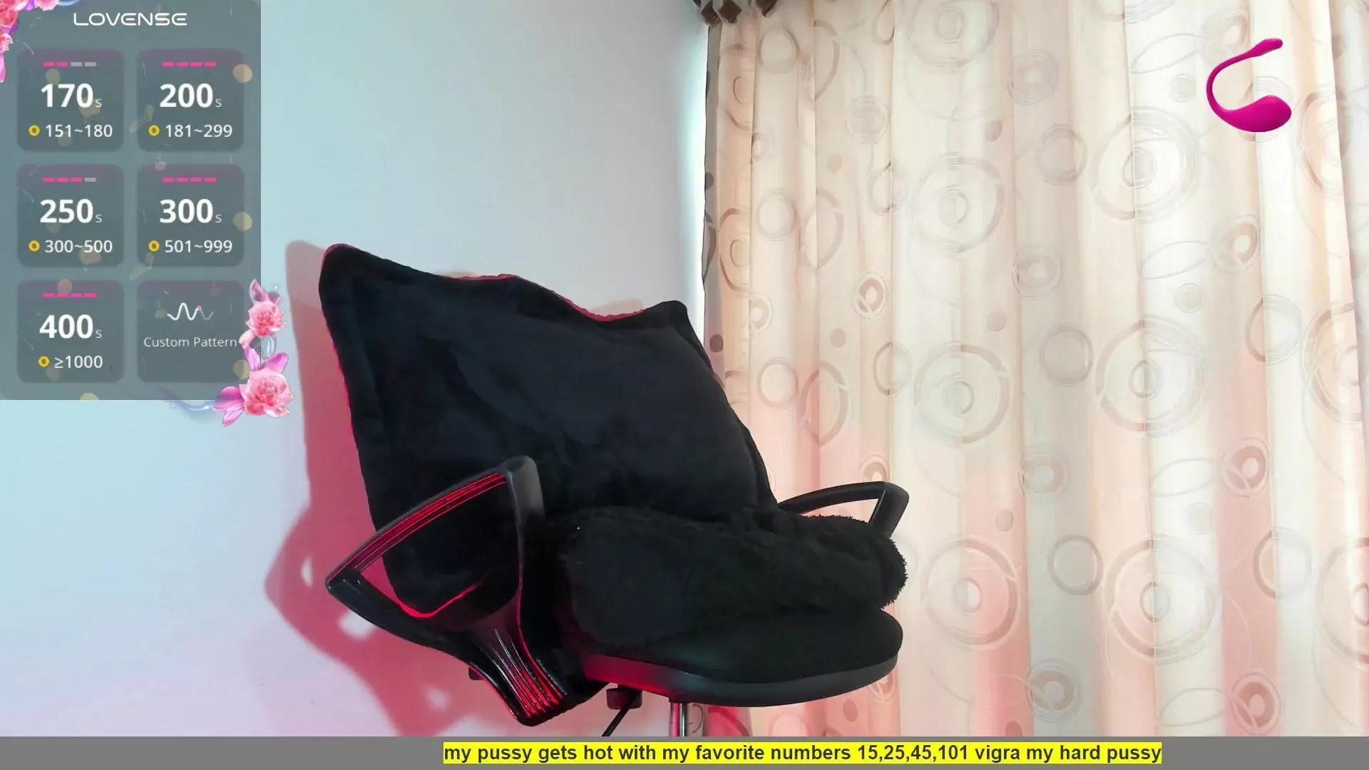 caroline_stone on Cam4 