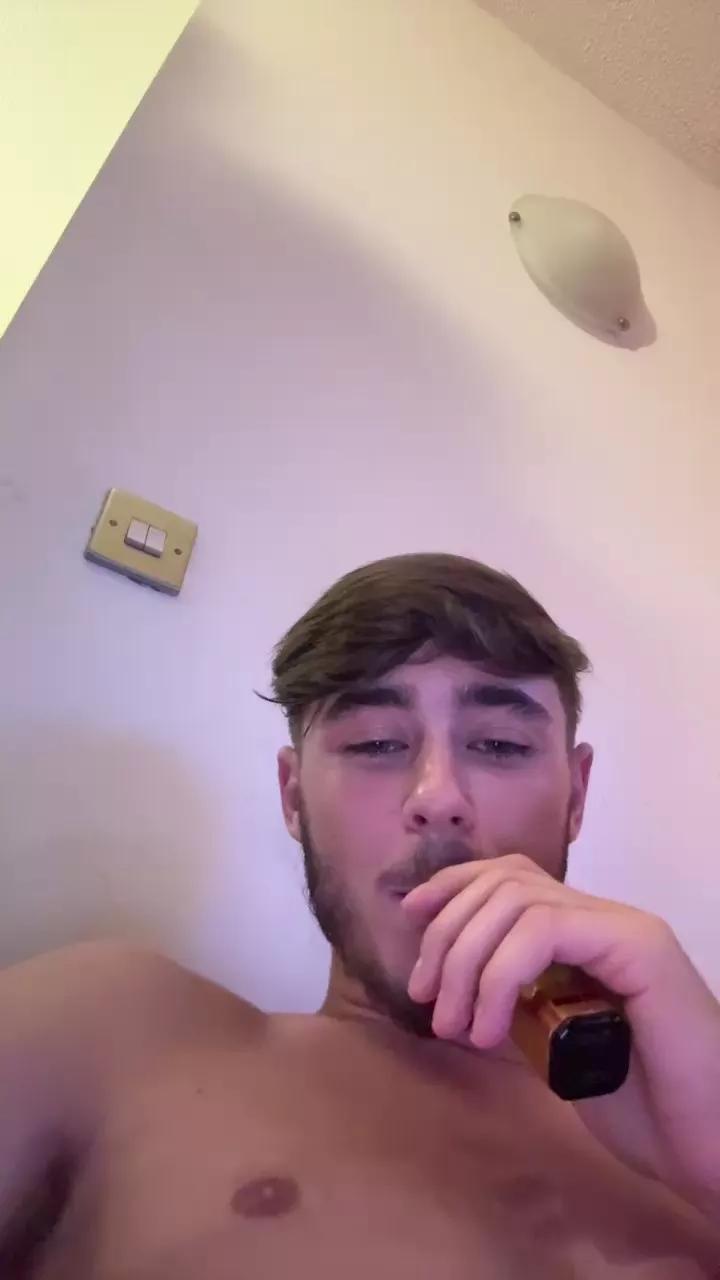 CheekyChap7081 on Cam4 