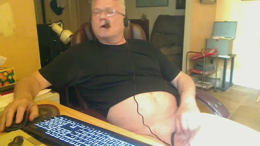 cigarnyc1 on Cam4 