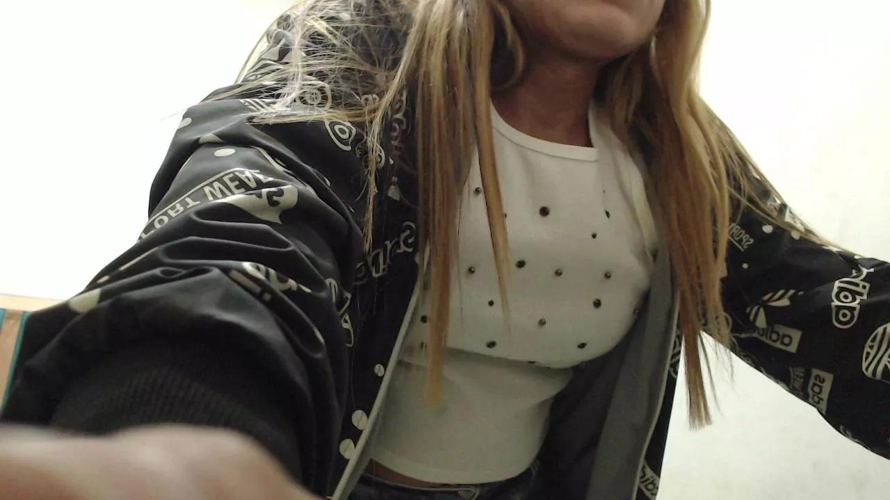 coral_xxx_ on Cam4 