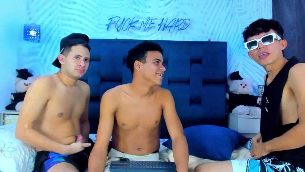 COUPLE_YOUNGSEX on Cam4 