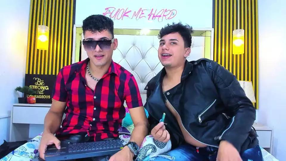 COUPLE_YOUNGSEX on Cam4 