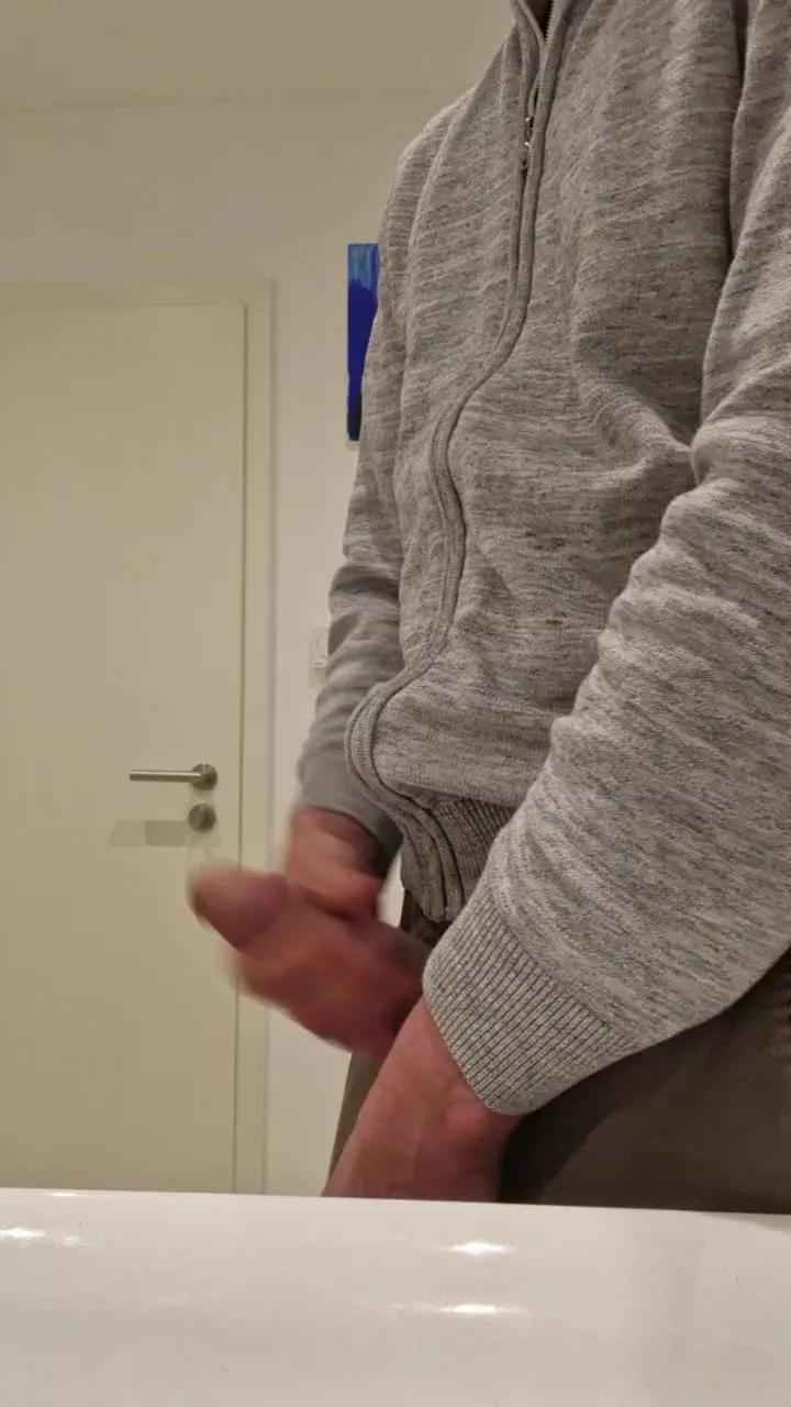 Cumhardboy03 on Cam4 