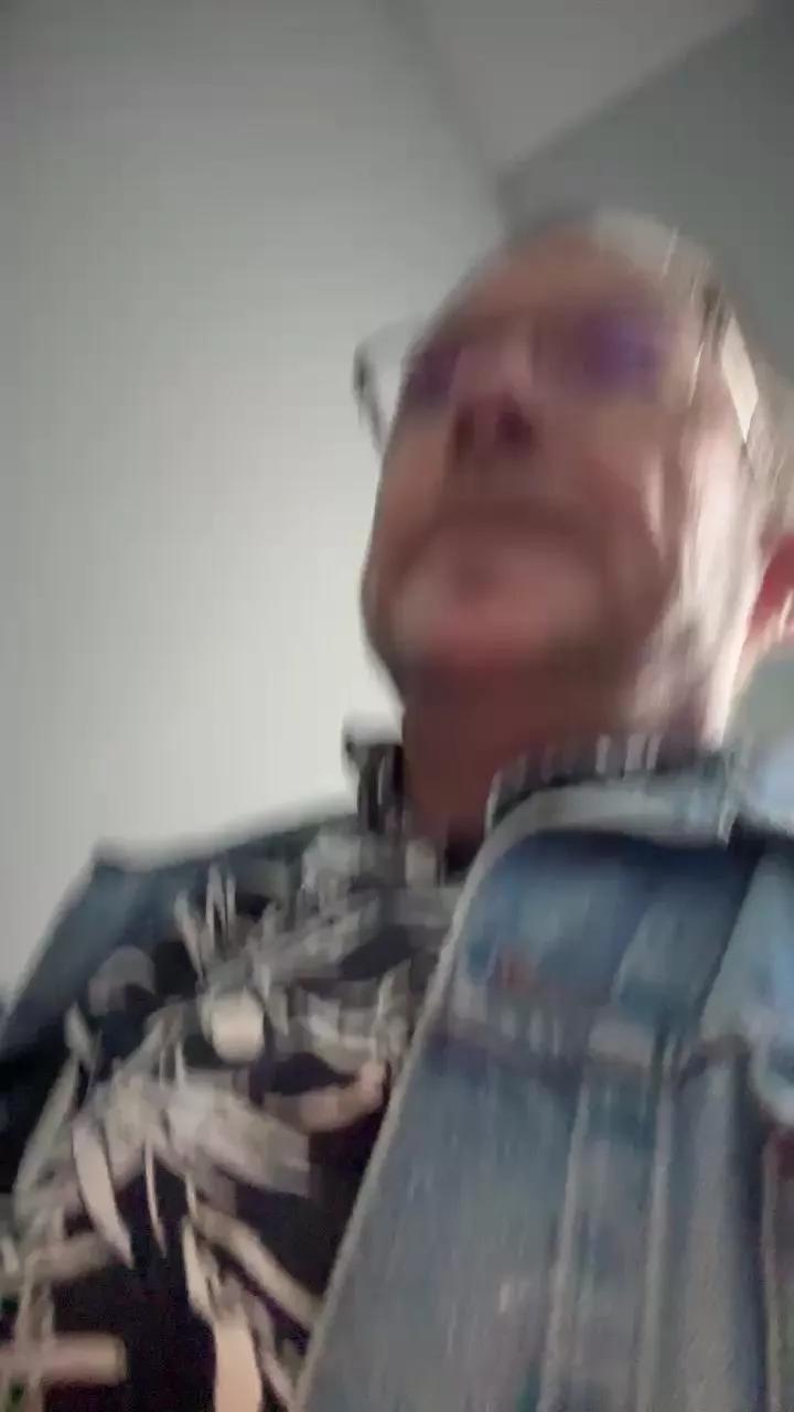 DaveBraun on Cam4 