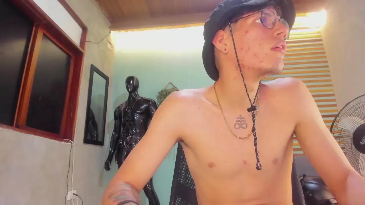 david_huge on Cam4 