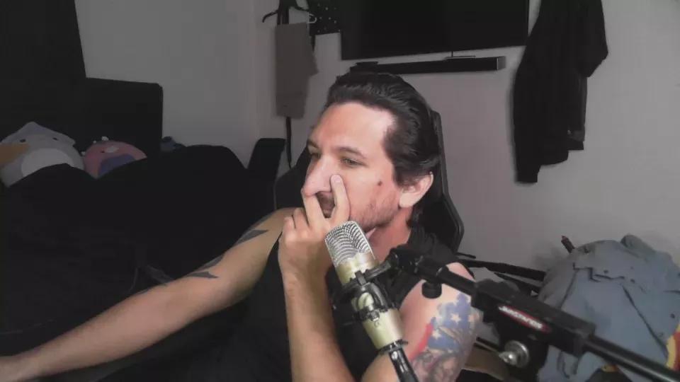 devilPup75 on Cam4 