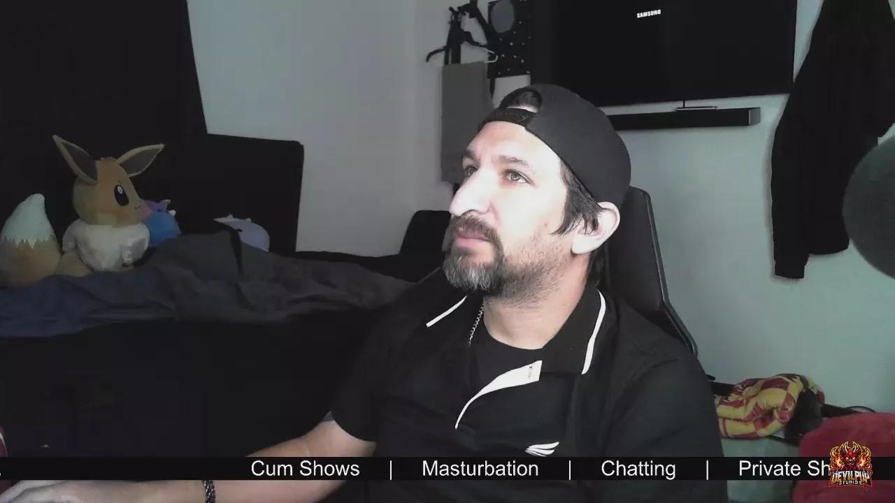 devilPup75 on Cam4 