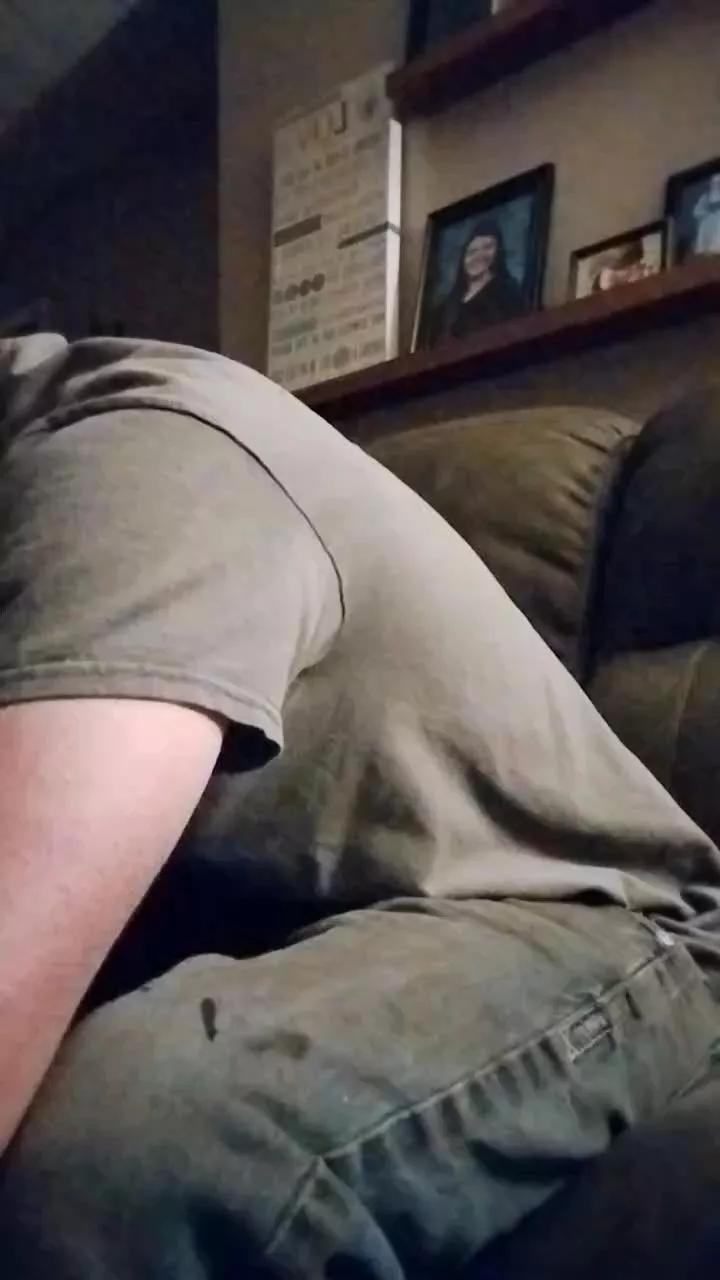dickthump69 on Cam4 