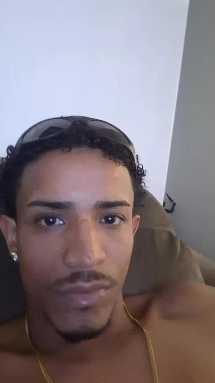 DmouraMoura25 on Cam4 