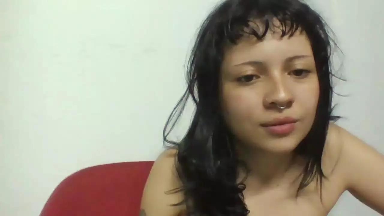Doll_dollys_ on Cam4 