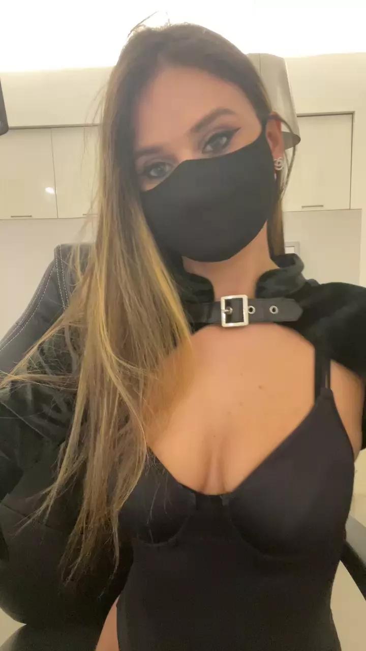 Ellen_2022___ on Cam4 