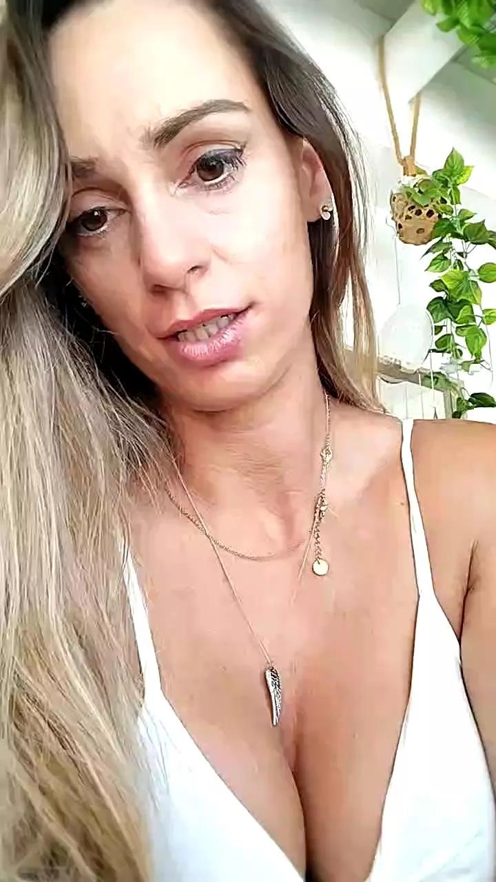 ericafontesx on Cam4 