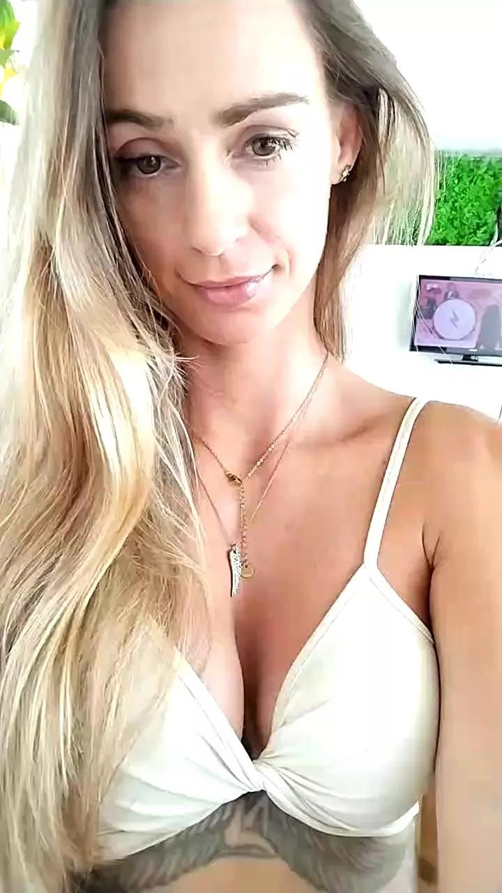 ericafontesx on Cam4 