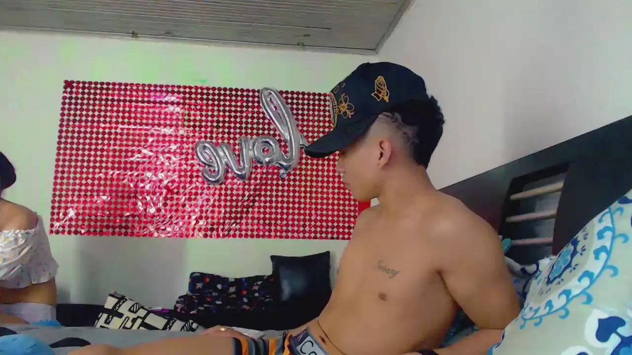 FerAndDaniel021 on Cam4 