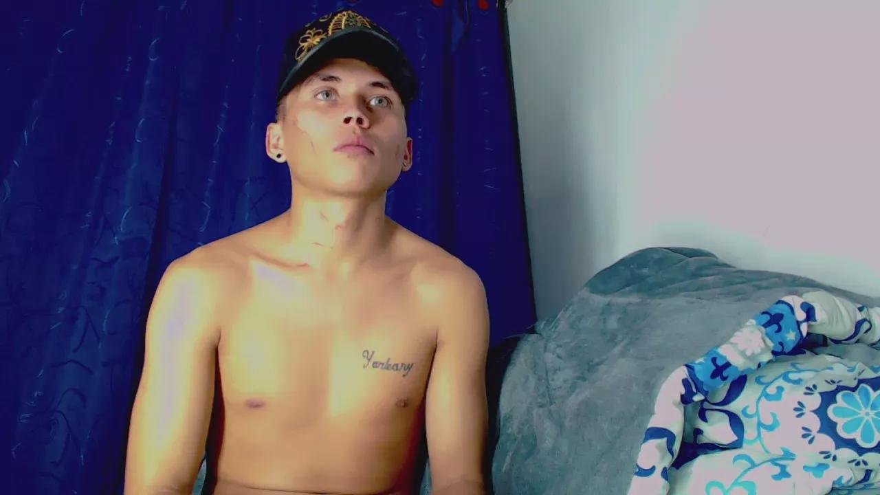 FerAndDaniel021 on Cam4 