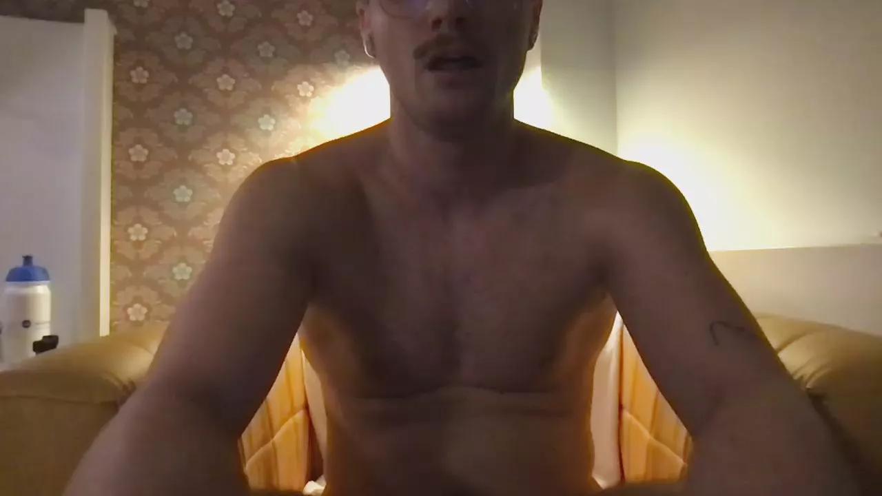 fistforfun92 on Cam4 