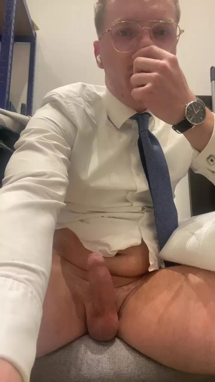 fistforfun92 on Cam4 