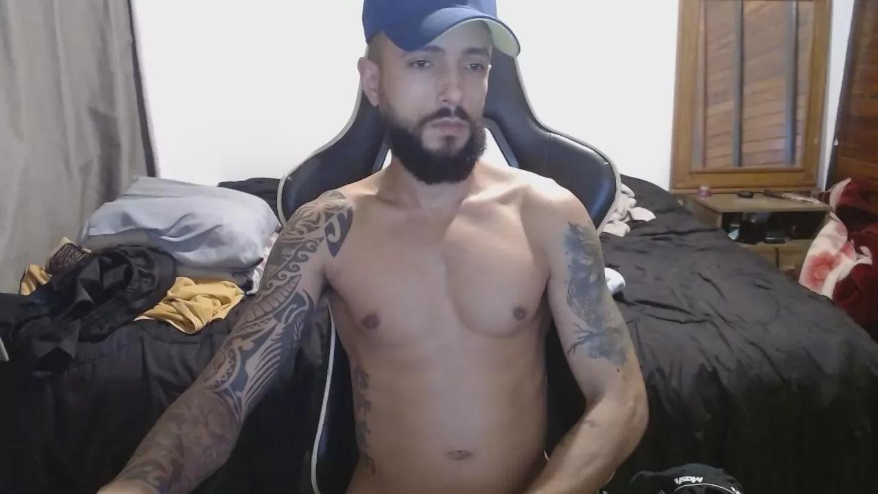 ghusantos30 on Cam4 