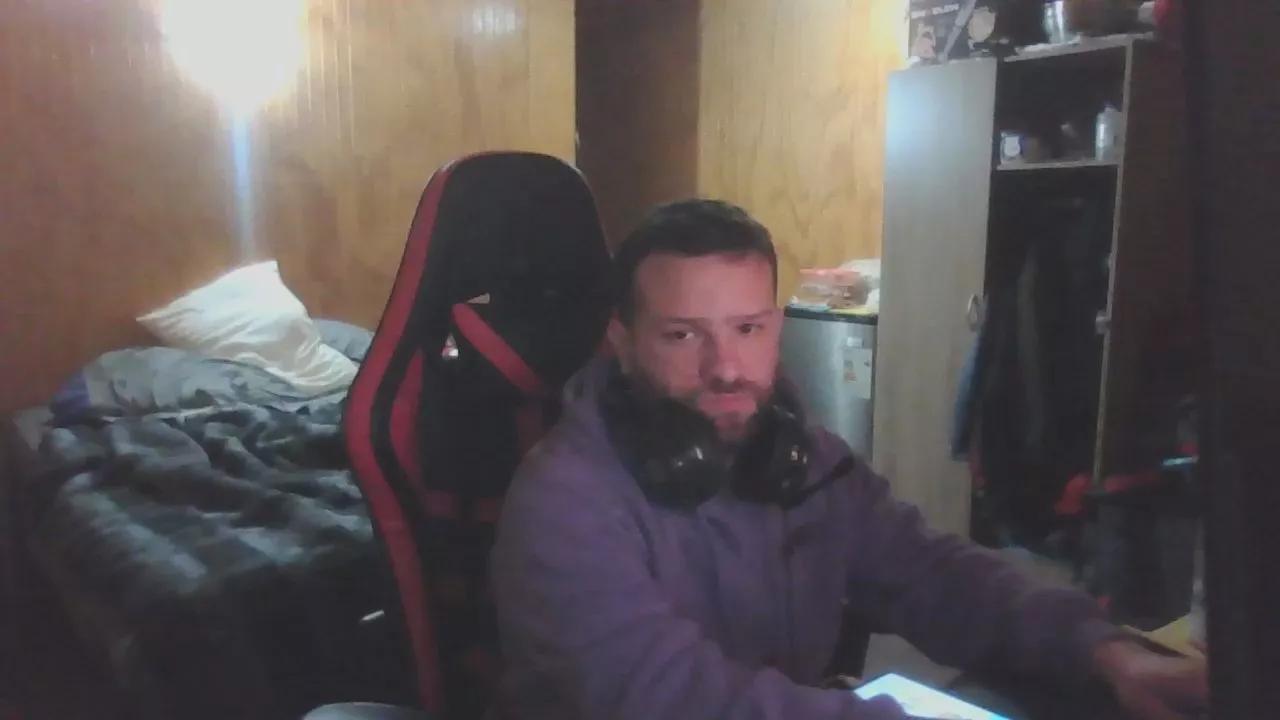 Giingz22 on Cam4 