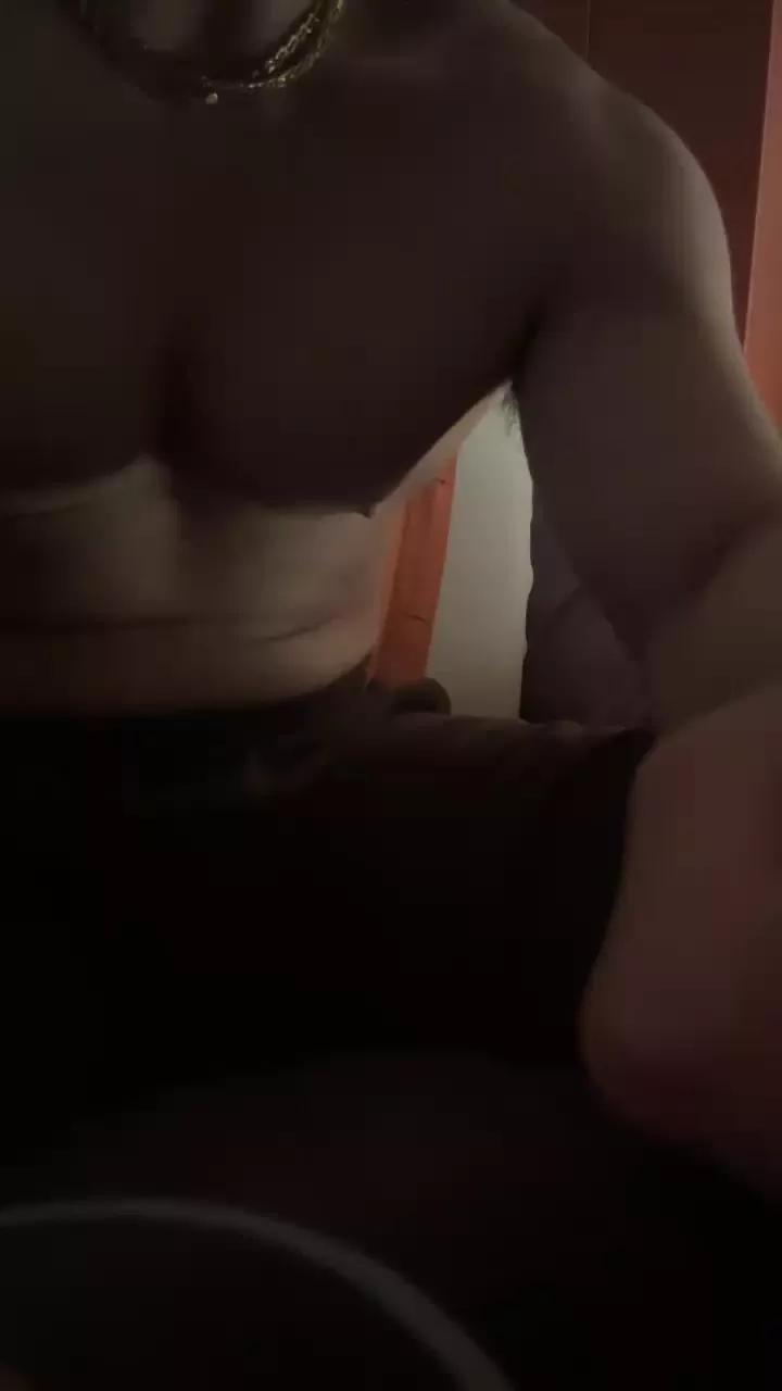 Gladiatore666 on Cam4 